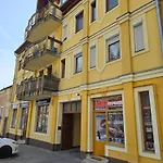 Julia Kaposvar*** Kaposvár