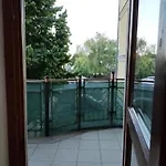 Julia Kaposvar*** *