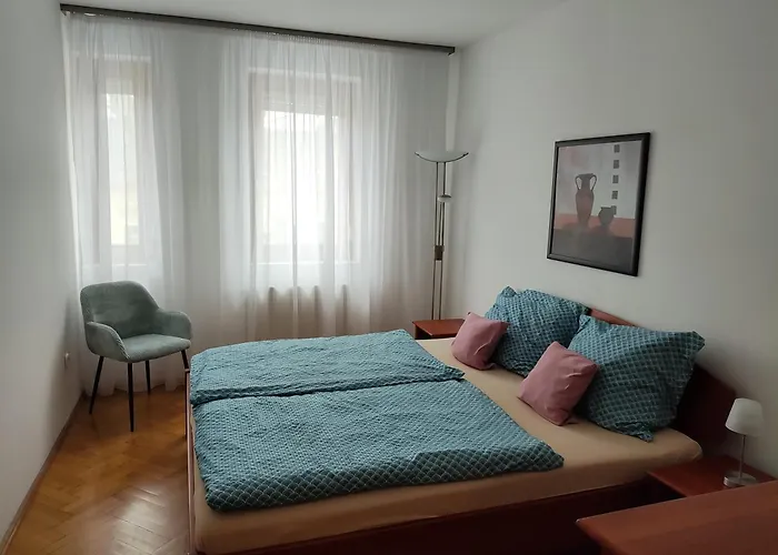 Julia Kaposvar*** Daire Kaposvár